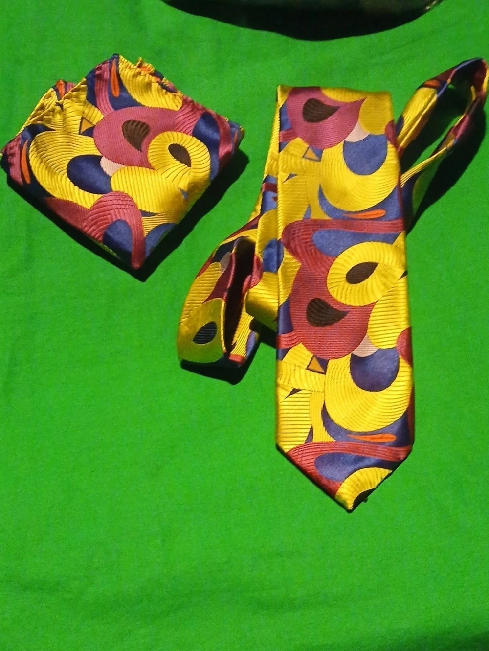 Verse9 tie and pocket square set Geometric Tie & Pocket Square Set